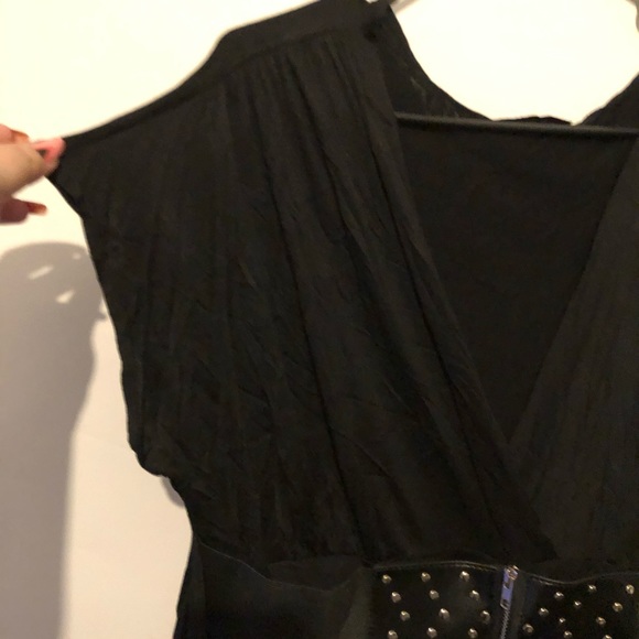 Black shirt with mock attached studded belt sz 2X - Picture 2 of 3